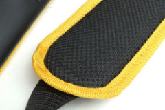 Detail popruhu tašky SPORTEX Carryall kvalitné spracovanie Detail popruhu tašky SPORTEX Carryall kvalitné spracovanie